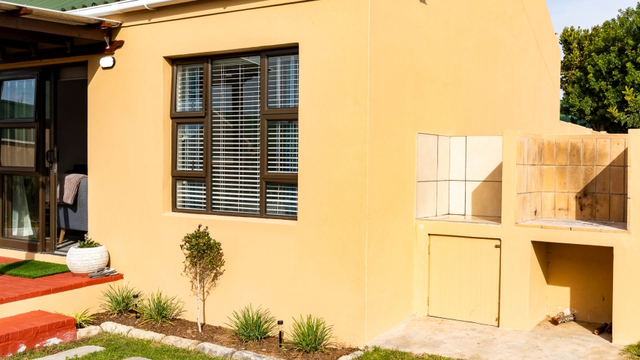 2 Bedroom Property for Sale in Stilbaai Wes Western Cape